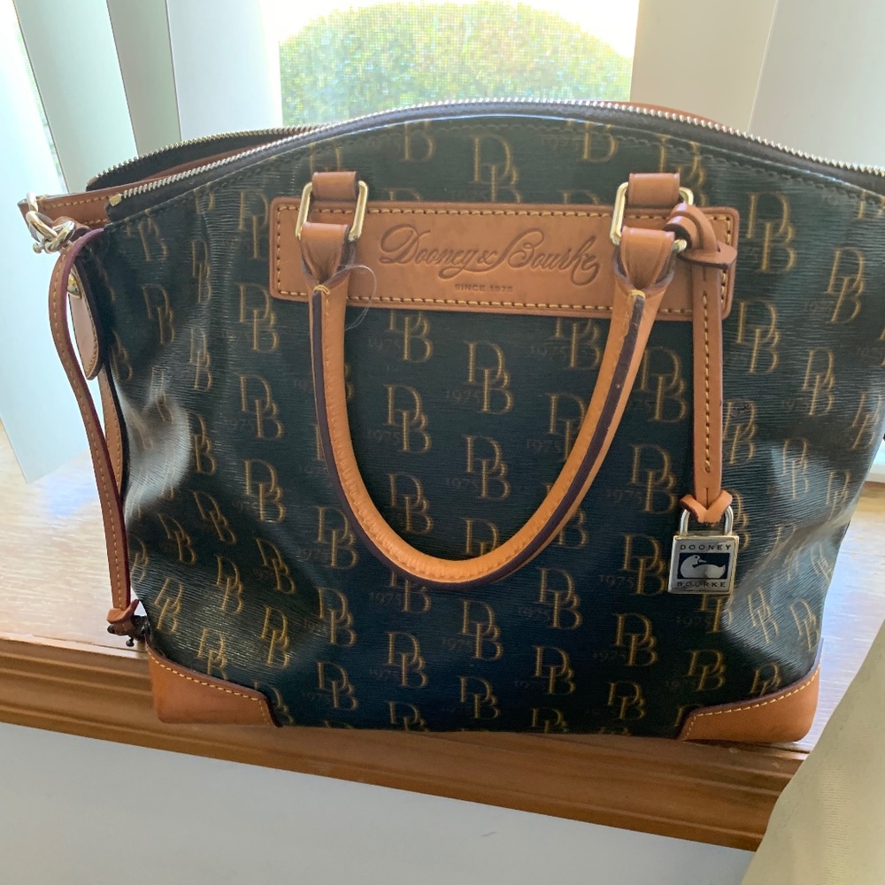 EUC RARE Dooney & Bourke DB 1975 Florentine Vacchetta ITALIAN Leather Crossbody